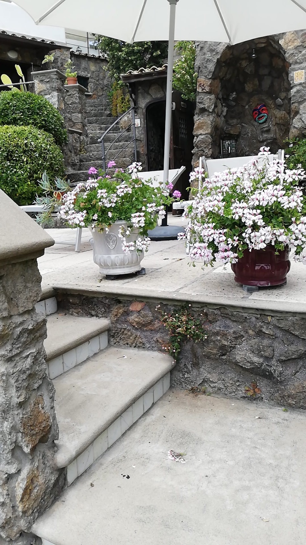 Allestimento con vasi e fioriere Faraone Vasi a Napoli - progetto 32