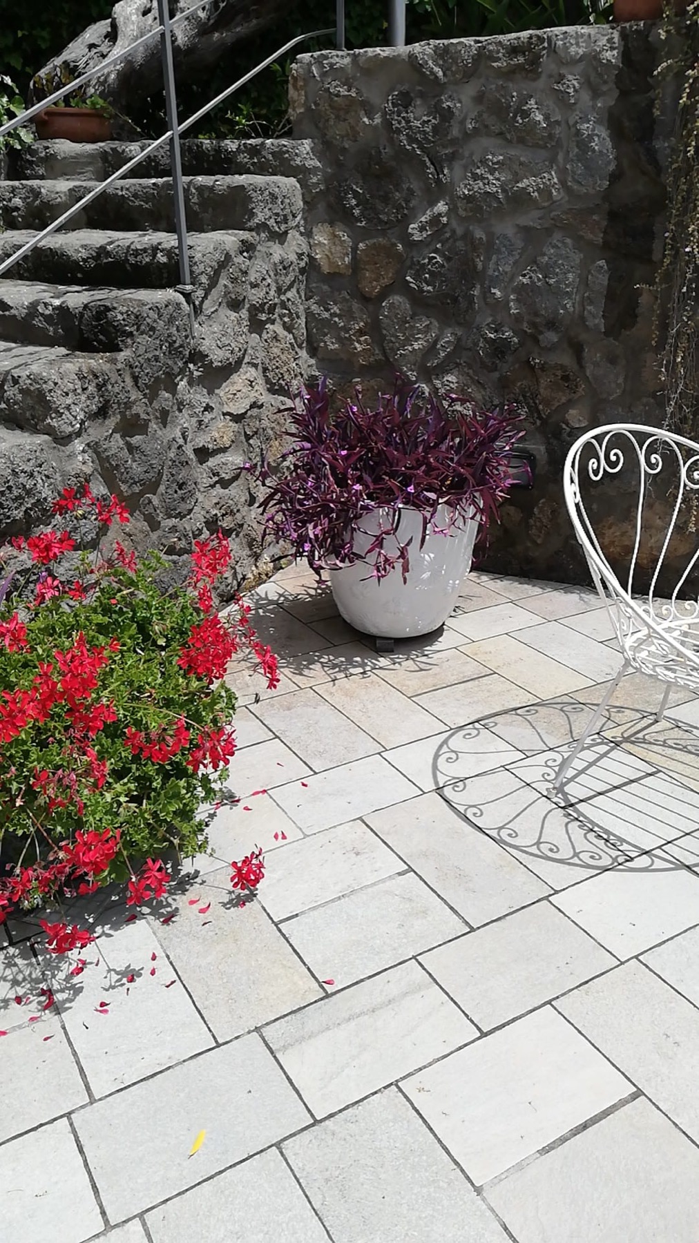 Allestimento con vasi e fioriere Faraone Vasi a Napoli - progetto 34